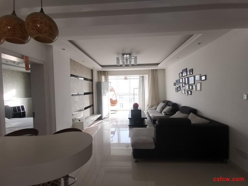 百盛花园精装好房3房/2厅/2卫朝南125平米2500元/月