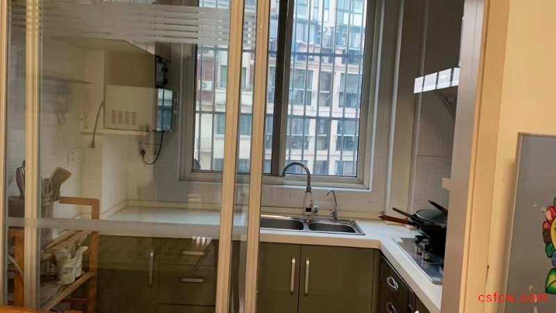 联盟小区简装好房4房/3厅/2卫朝南240平米580万