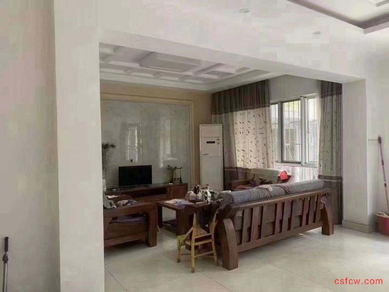 琴湖三区简装好房4房/2厅/3卫朝南248平米518万