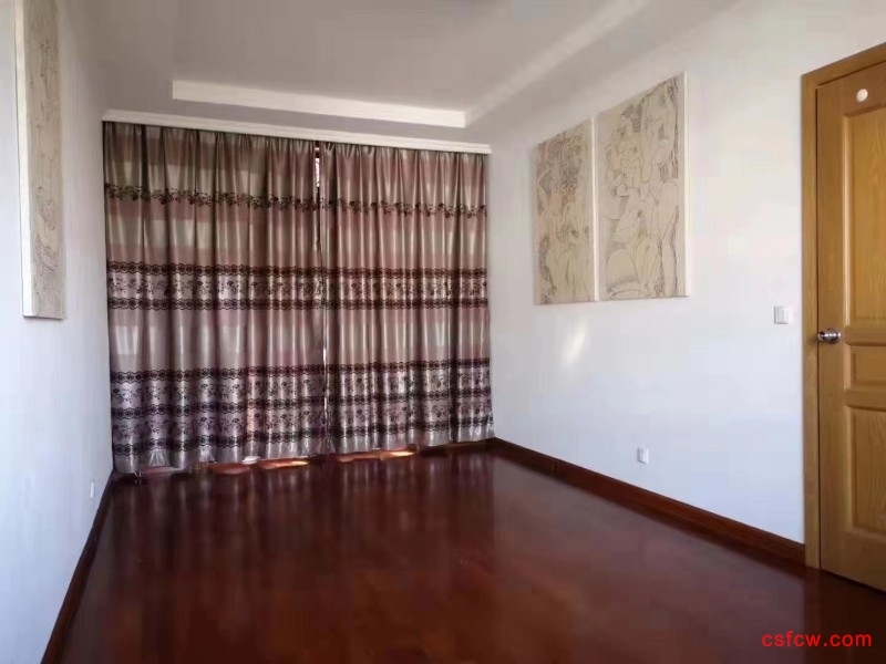 尚湖小区精装好房4房/4厅/2卫朝南245平米410万