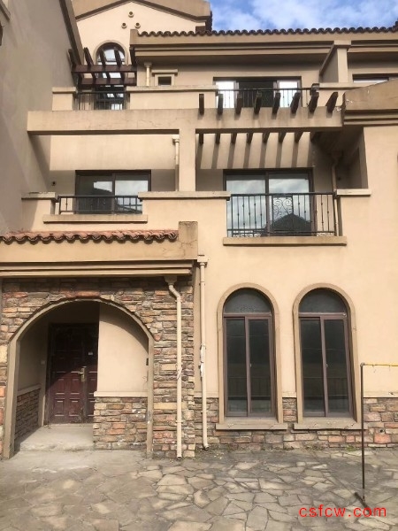 市场最低价！七里香庭联排别墅305送100平纯毛坯位置好仅售288万！