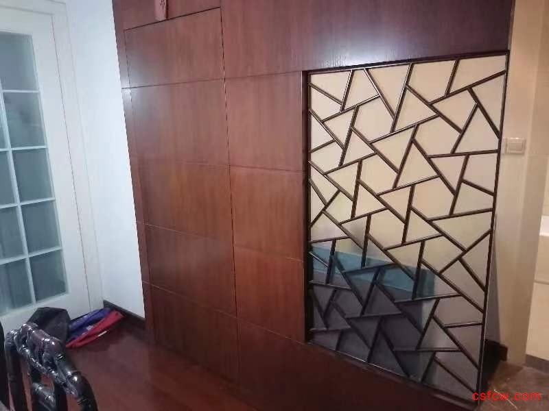 山湖苑简装好房2房/2厅/1卫朝南90平米152万