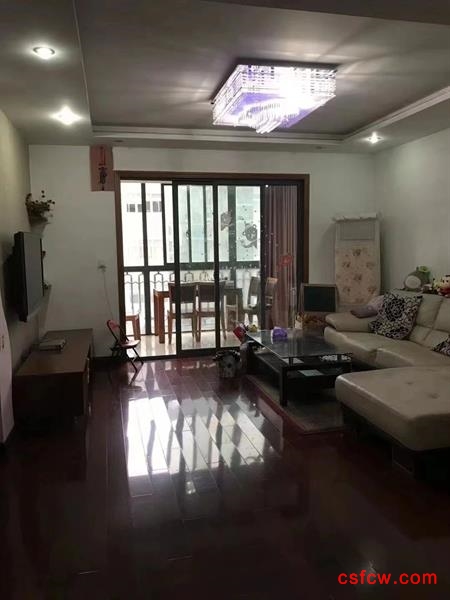 城市之光精装好房2房/2厅/1卫朝南100平米146万