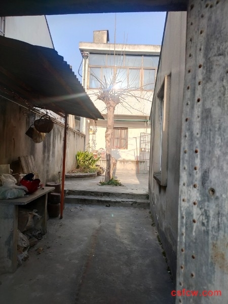 东市河小区简装好房3房/2厅/2卫朝南144平米220万