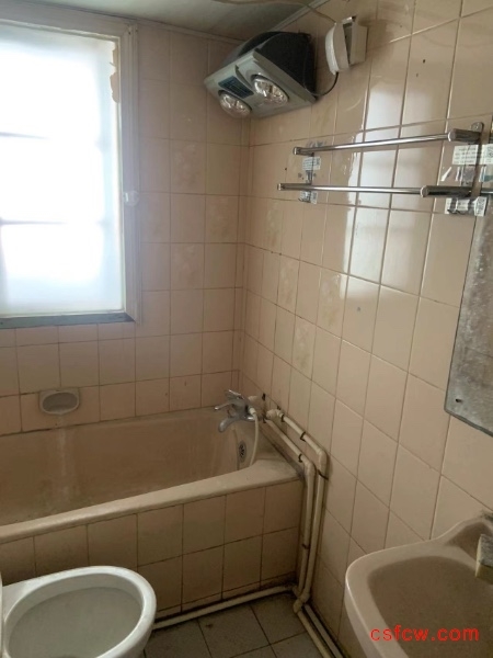 三里桥简装好房2房/2厅/1卫朝南75平米138万