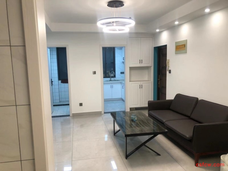 五星七区精装好房2房/1厅/1卫朝南65平米165万