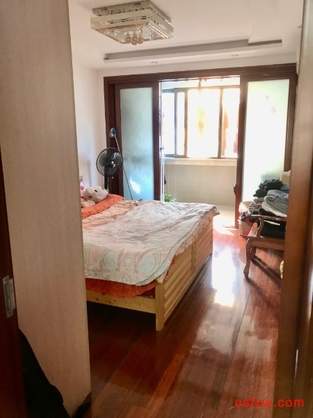 漕泾一区简装好房3房/2厅/1卫朝南70平米139.8万