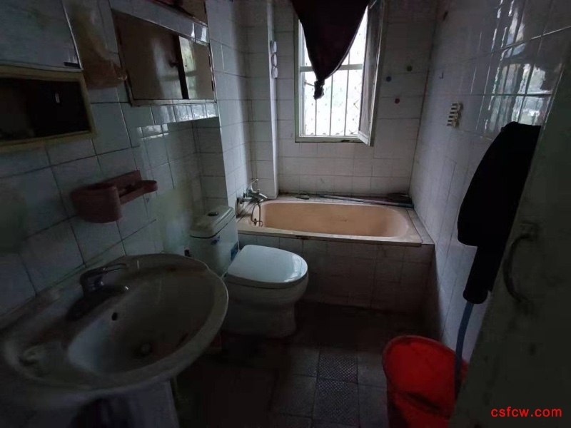 五星三区简装好房2房/2厅/1卫朝南61平米115万