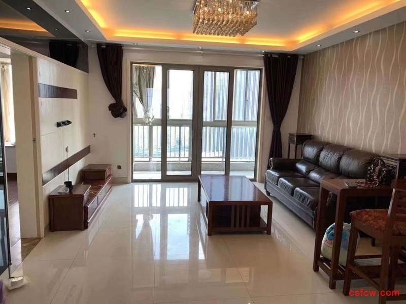 世茂三期精装好房3房/2厅/2卫朝南140平米223万