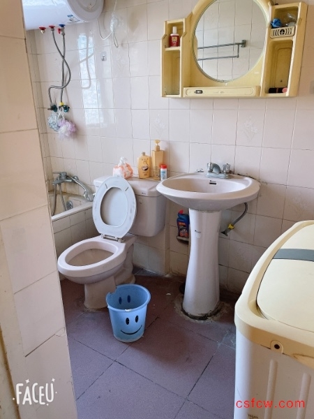 五星三区简装好房2房/2厅/1卫朝南71平米112万