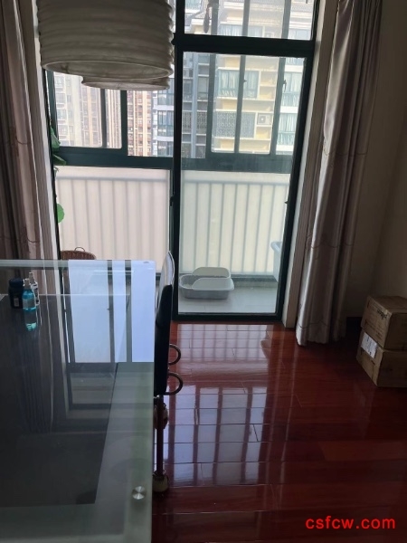 明日枫林精装好房4房/2厅/2卫朝南180平米325万