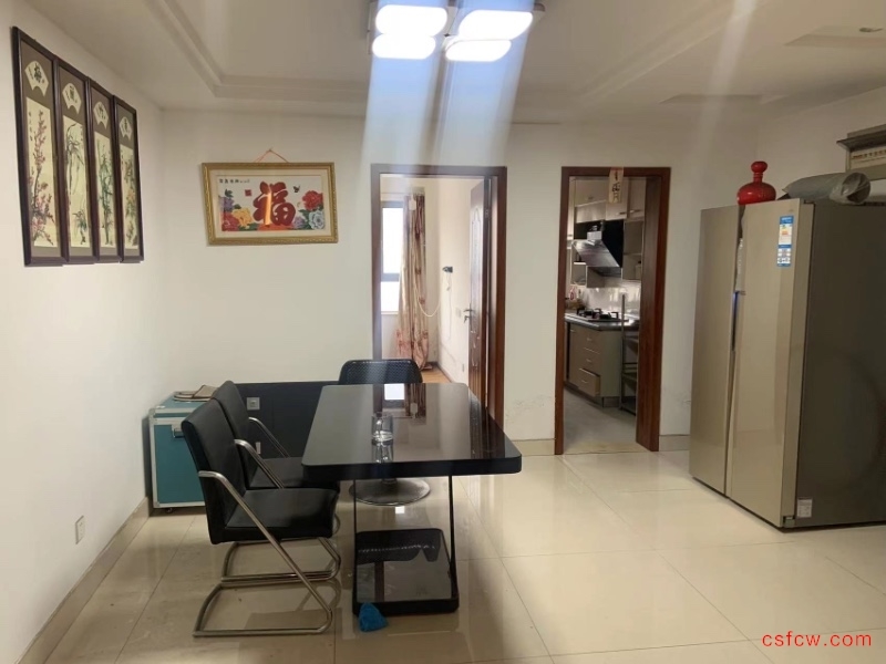 世茂四期精装好房3房/2厅/2卫朝南128平米188万