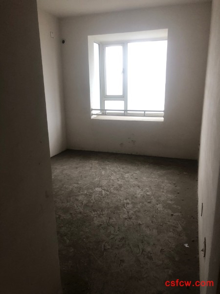 中南世纪超便宜毛坯3房2卫中间楼层读高二满两年189万随时看房