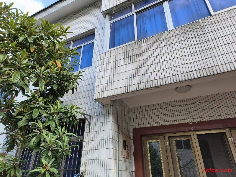 山湖苑简装好房4房/2厅/3卫朝南203平米528万