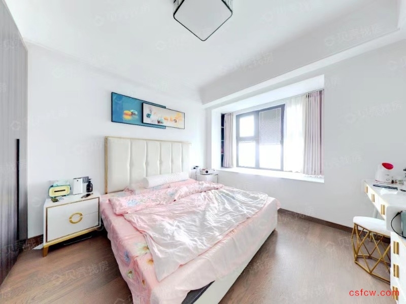 融创玉兰臻园精装好房4房/2厅/2卫朝南145平米215万