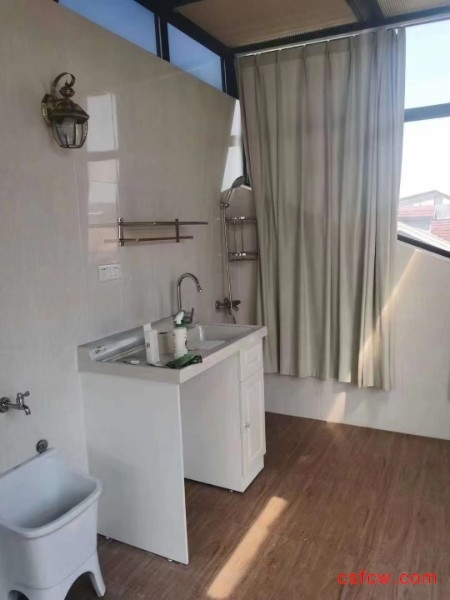 金枫花园精装好房5房/2厅/3卫朝南220平米668万