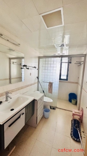 漕泾二区简装好房2房/2厅/1卫朝南65平米1600元/月