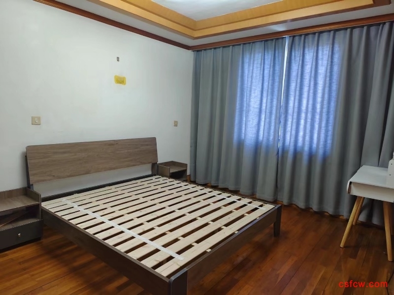 五星六区简装好房2房/2厅/1卫朝南65平米1600元/月