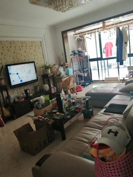 东市河小区精装好房3房/2厅/2卫朝南121平米190万