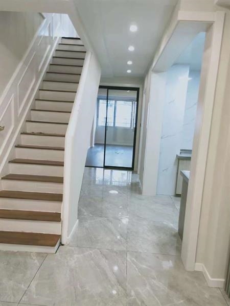 五星六区精装好房3房/2厅/2卫朝南100平米148万