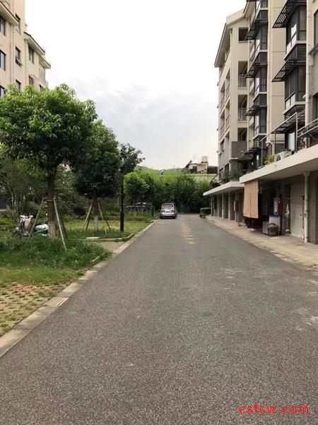 报慈家园，90平，精装，带车库，135万