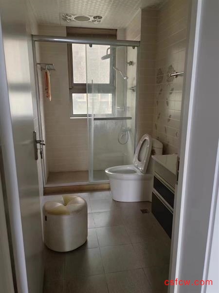 世茂三期，88平，精装，110万