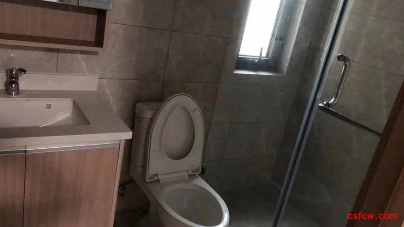 紫誉华庭精装好房4房/2厅/2卫朝南126平米2300元/月