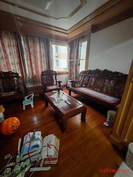 琴枫苑简装好房3房/2厅/2卫朝南120平米2300元/月