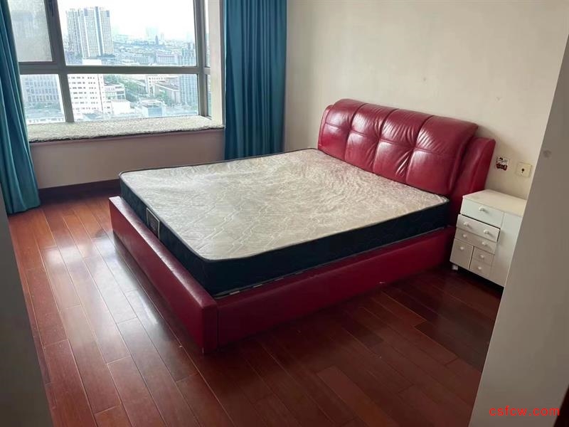 裕坤国贸精装好房3房/2厅/2卫朝南145平米2800元/月