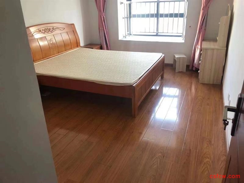 报慈家园精装好房3房/1厅/1卫朝南100平米2500元/月