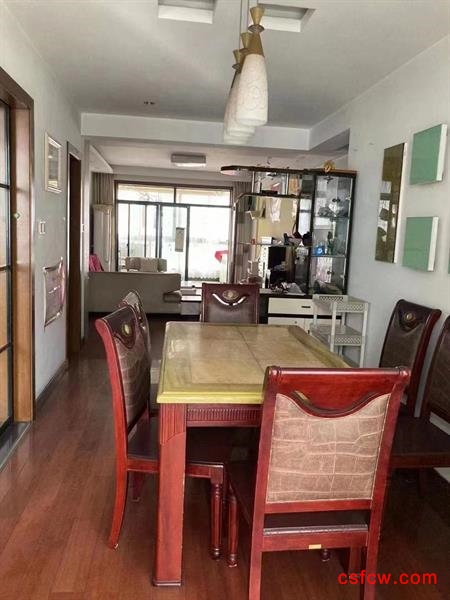 红枫苑精装好房3房/2厅/2卫朝南140平米2600元/月