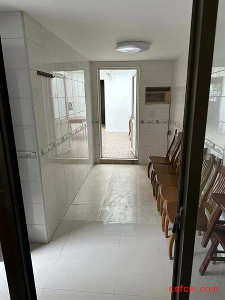 湖苑一区底楼带30平院子