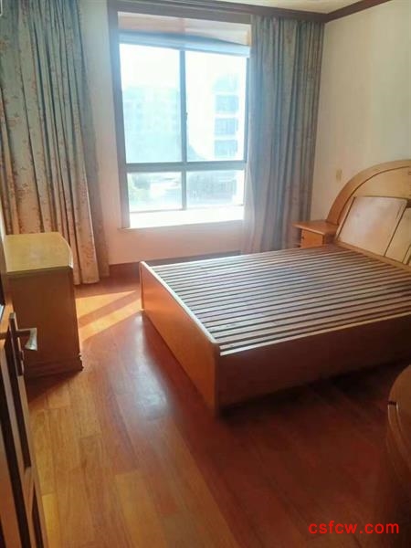 香山苑精装好房2房/1厅/1卫朝南80平米2000元/月