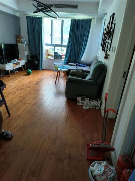 衡泰里宫精装好房3房/2厅/1卫朝南97平米3200元/月