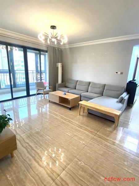 紫云名邸精装好房4房/2厅/2卫朝南143平米3600元/月