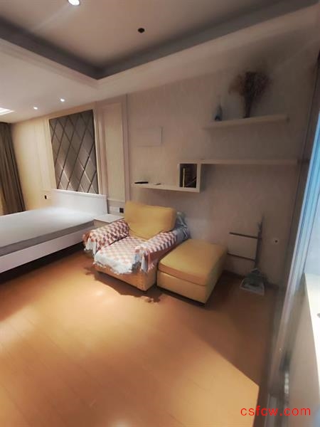 世茂75号公馆精装好房1房/1厅/1卫朝南50平米1700元/月