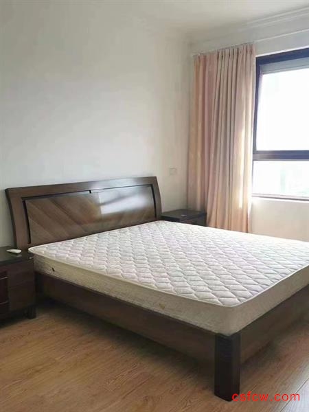 汇金广场精装好房3房/2厅/2卫朝南120平米2200元/月