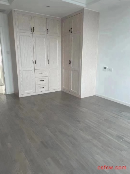 琴湖一号精装好房4房/2厅/2卫朝南140平米190万