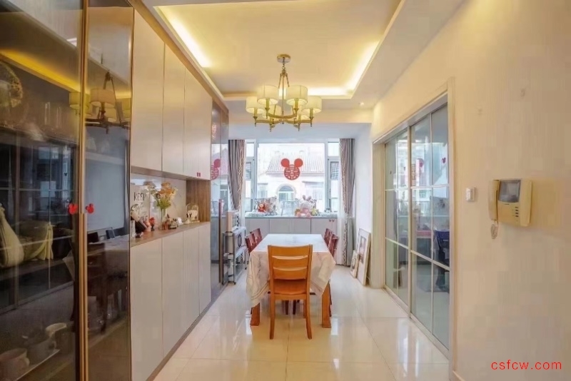 东湖京华豪装好房3房/2厅/2卫朝南145平米135万