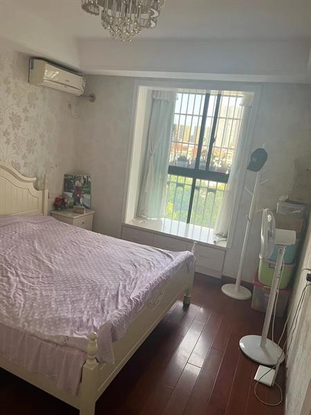 衡泰里宫精装好房3房/2厅/2卫朝南124平米205万