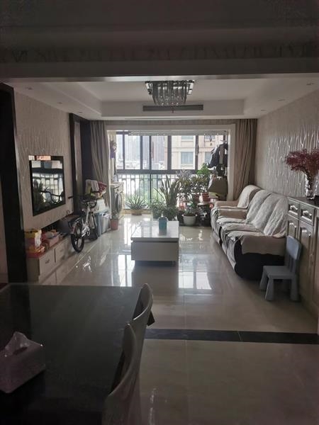 衡泰里宫精装好房3房/2厅/2卫朝南124平米205万