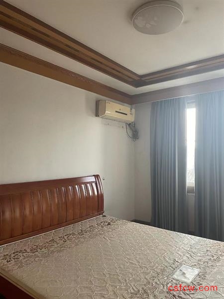 五星三区简装好房2房/1厅/1卫朝南65平米1500元/月