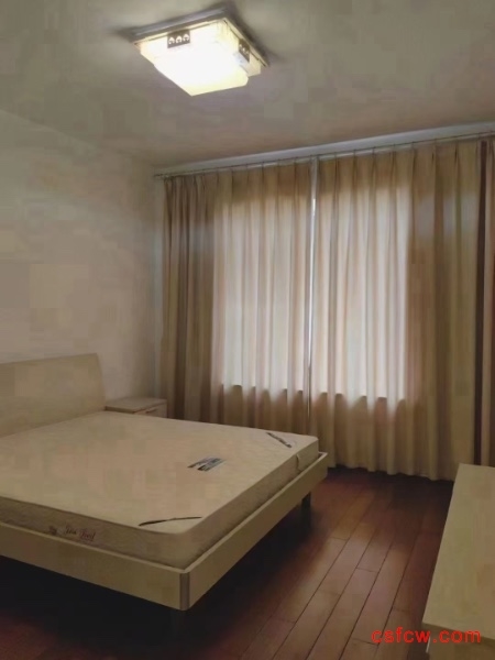 世茂二期精装好房4房/2厅/3卫朝南180平米238万