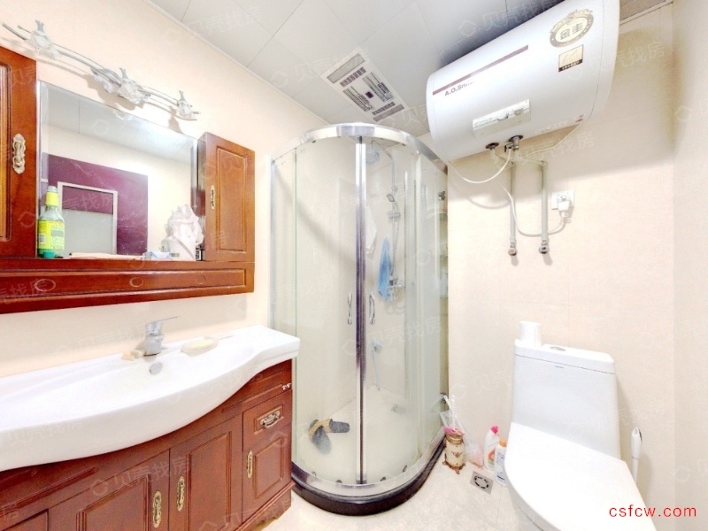 裕坤国贸精装好房3房/2厅/2卫朝南148平米245万