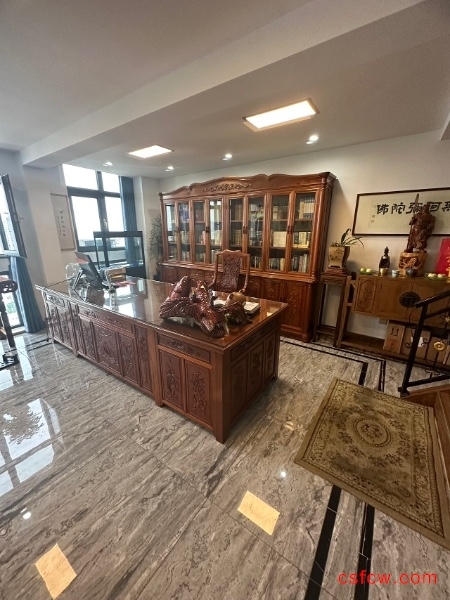 世茂三期精装好房3房/2厅/2卫朝南143平米188万