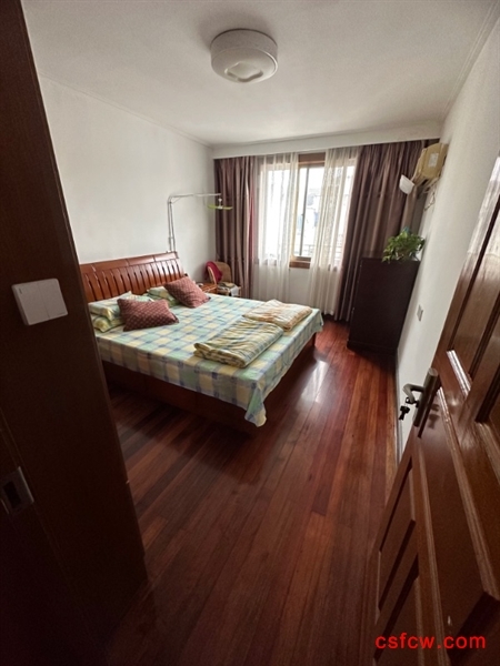 五星二区简装好房2房/2厅/1卫朝南63平米94万