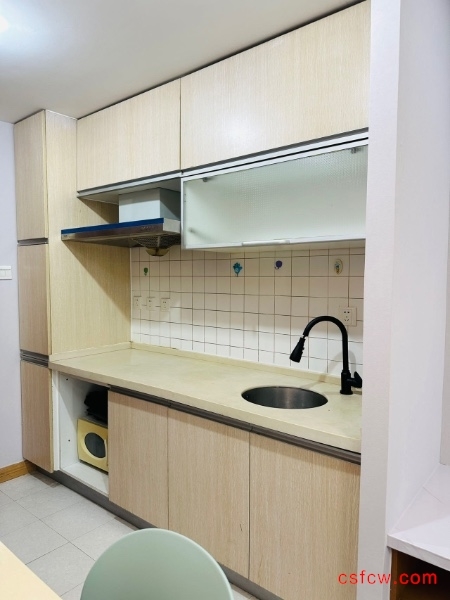 信一广场精装好房1房/1厅/1卫朝北40平米1500元/月