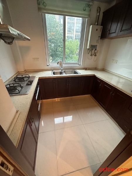 漕泾五区简装好房2房/2厅/1卫朝南80平米165万