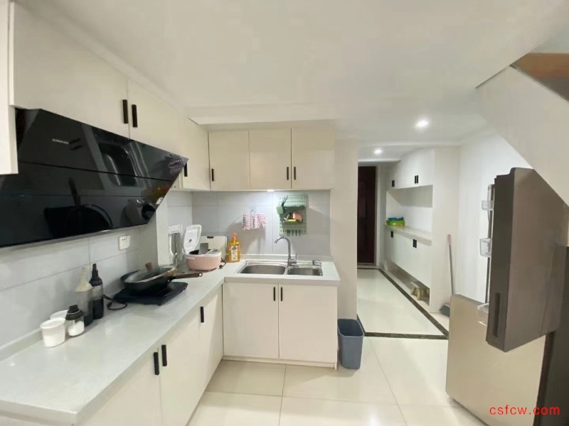 信一广场精装好房1房/1厅/1卫朝南40平米1200元/月