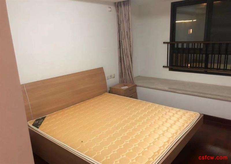 出租新城虞悦豪庭125平方4房2卫精装修设施齐全